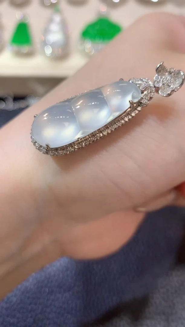 【闪购商品】翡翠吊坠(不含链)18K金镶嵌A60