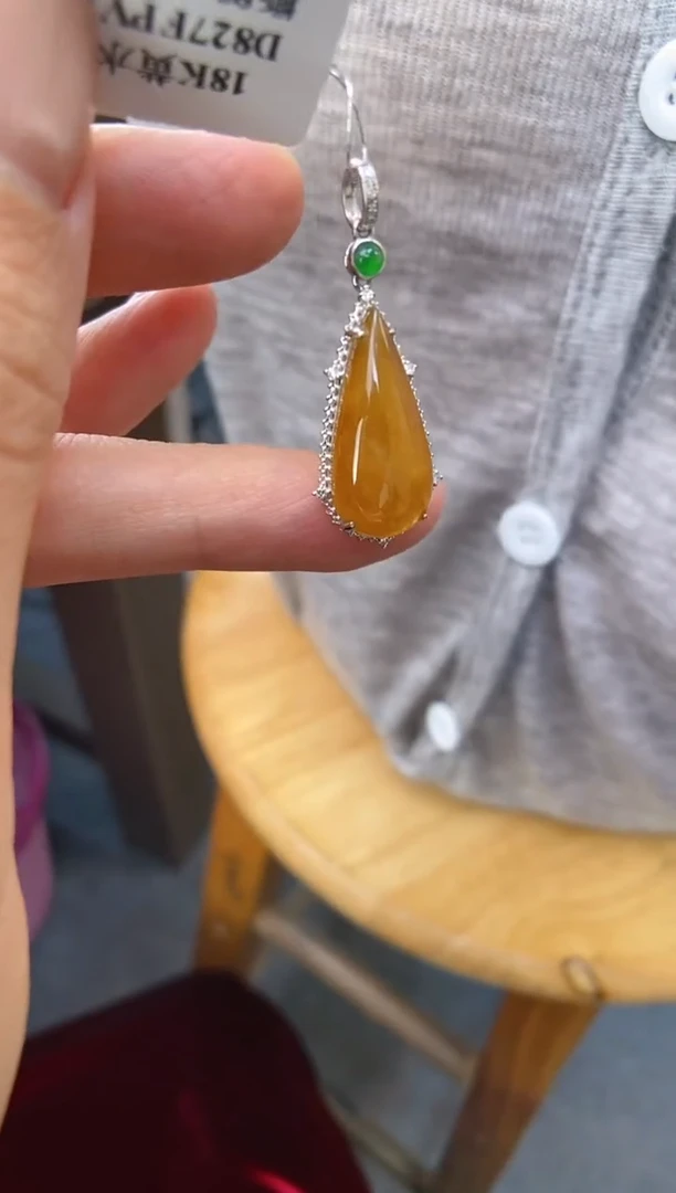 翡翠18K金镶嵌吊坠(不含链)水滴