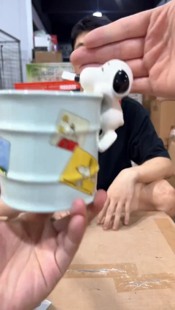 瓷片史努比油桶笔筒