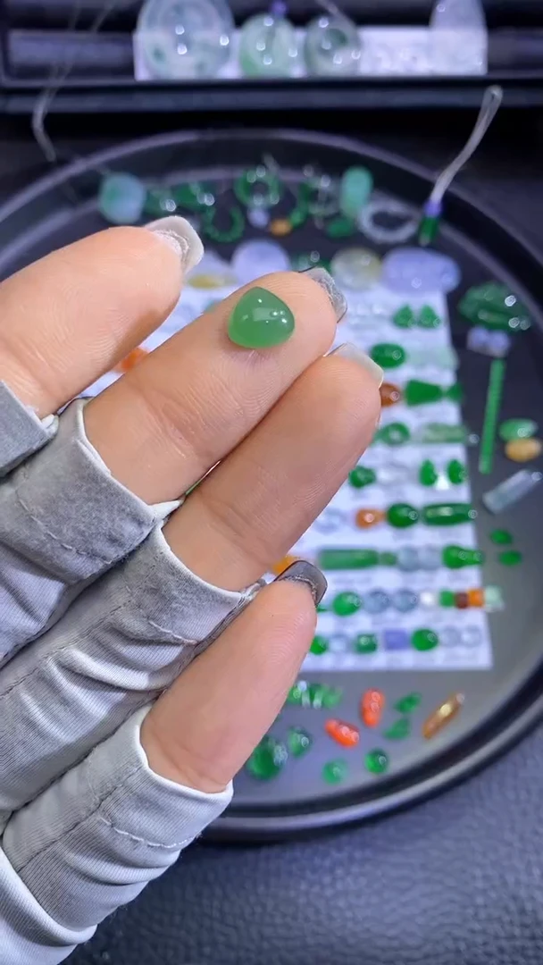 未镶嵌挂件翡翠水滴