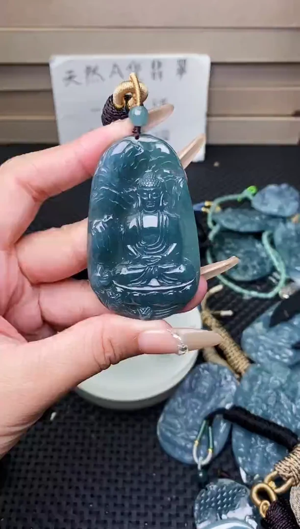 颈饰未镶嵌翡翠