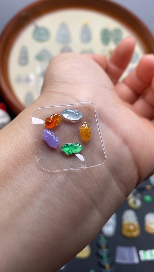 颈饰未镶嵌翡翠高冰多宝祥云/芬