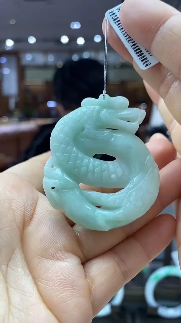 颈饰未镶嵌翡翠龙牌
