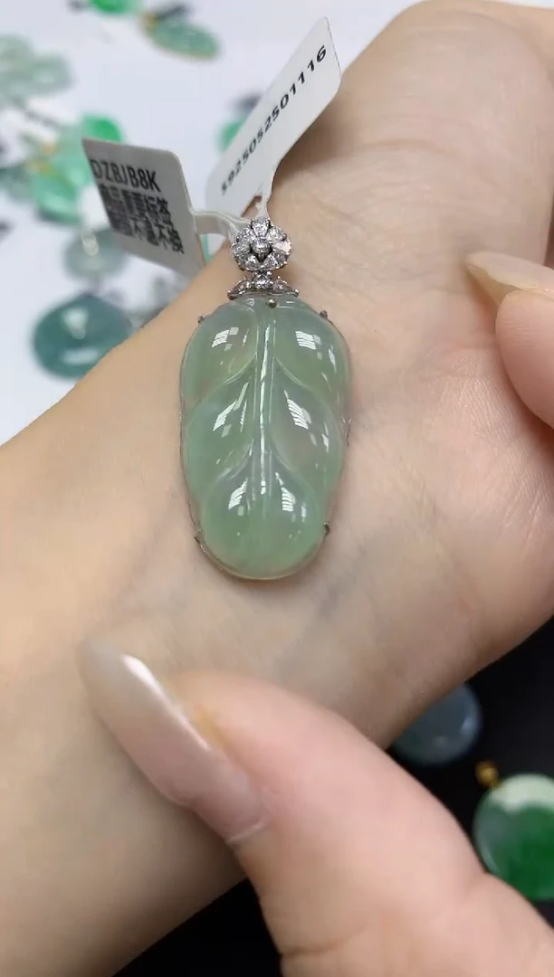 翡翠18K金镶嵌颈饰天然缅甸翡翠A货