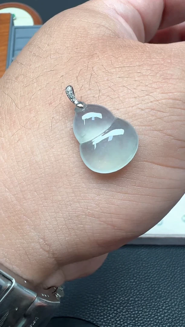 颈饰18K金镶嵌翡翠小*纯天然A货缅甸翡翠葫芦吊坠28号链接