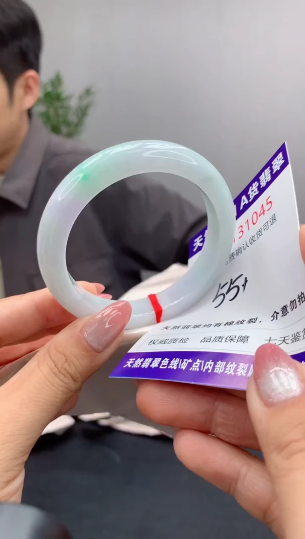未镶嵌手镯翡翠有纹，完美者勿拍