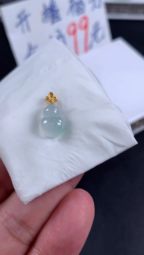 颈饰18K金镶嵌翡翠我***吖翡翠