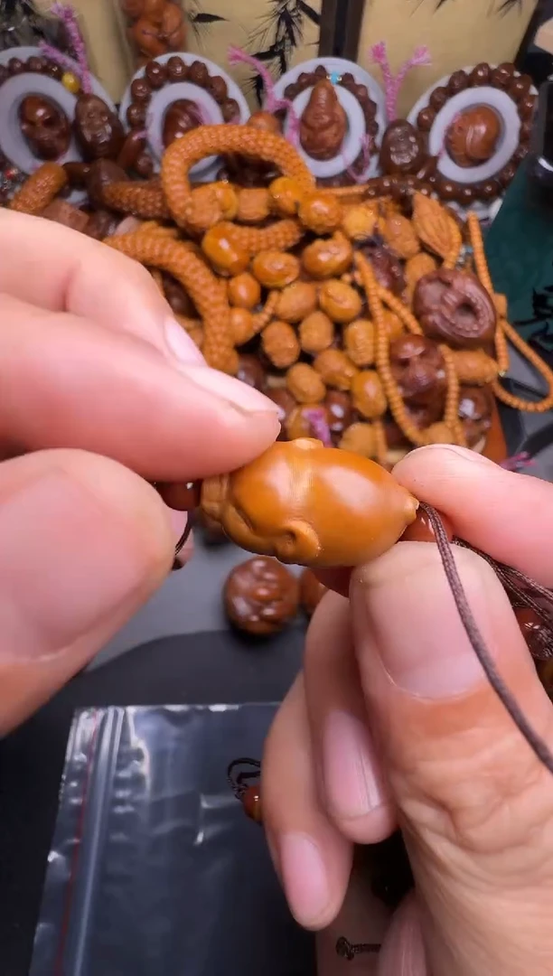 手串橄榄核小猪一个