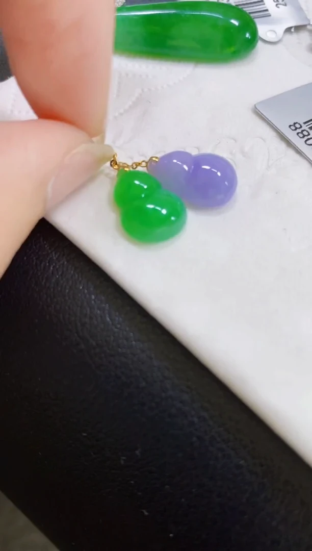 颈饰18K金镶嵌翡翠葫芦