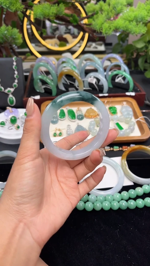 未镶嵌手镯翡翠手镯