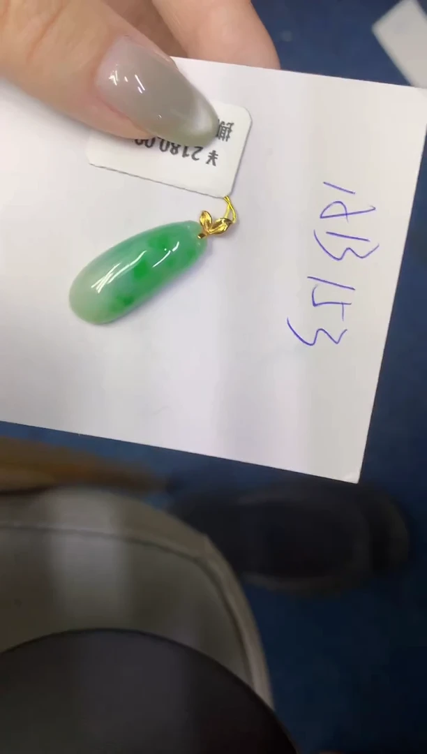 翡翠18K金镶嵌颈饰缅甸天然翡翠A货