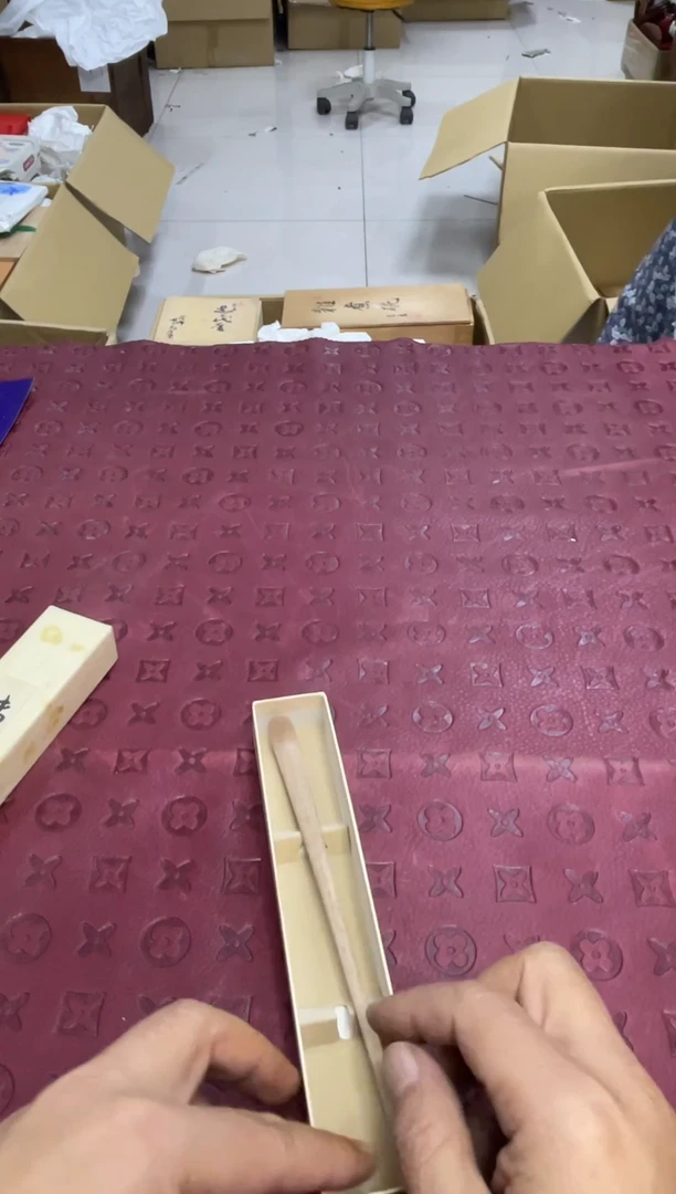 默认微瑕，no退no换，介意勿拍