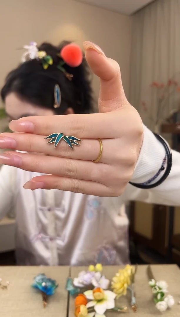 刺绣仿点翠竹子耳钉