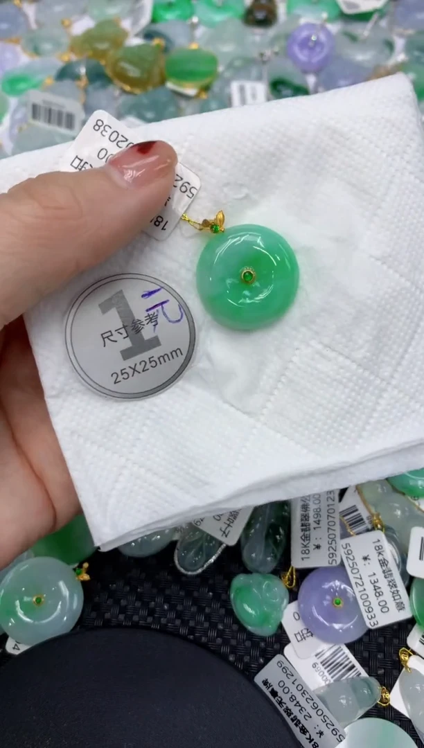 翡翠18K金镶嵌颈饰1111111