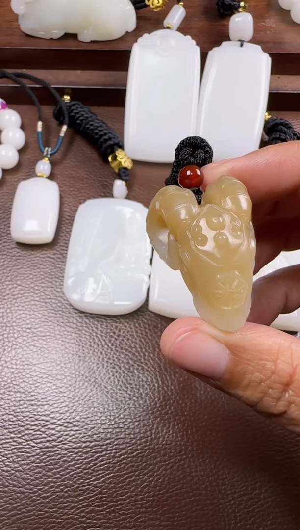 未镶嵌和田玉挂件和田玉挂件