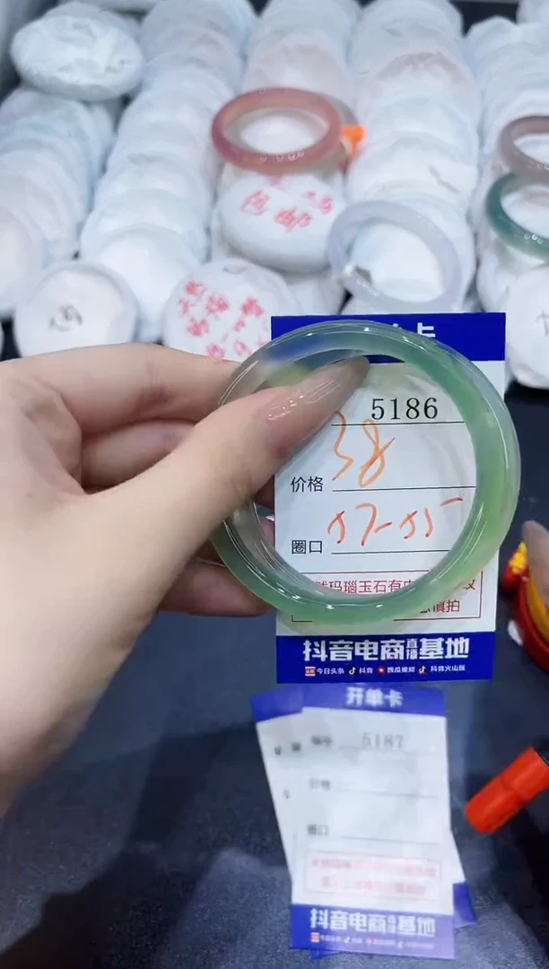 玛瑙/玉髓手镯未镶嵌5186