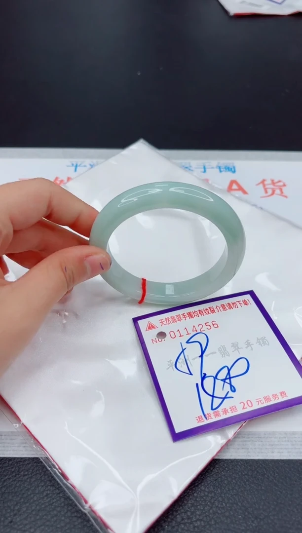 翡翠手镯未镶嵌1