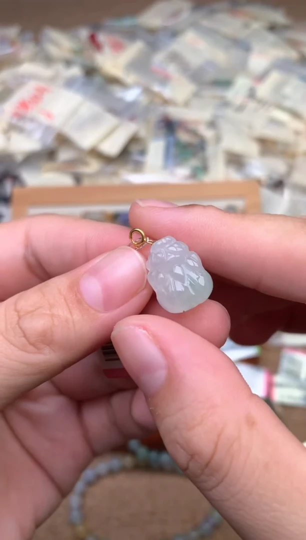 18K金镶嵌挂件翡翠一