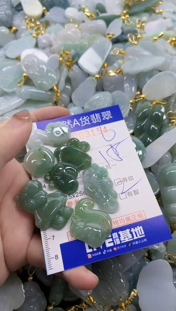 颈饰未镶嵌翡翠大**才天然A货翡翠