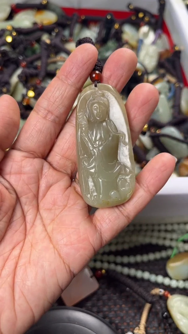 【闪购商品】和田玉颈饰未镶嵌多样性发货没有证书拍一发一有瑕1