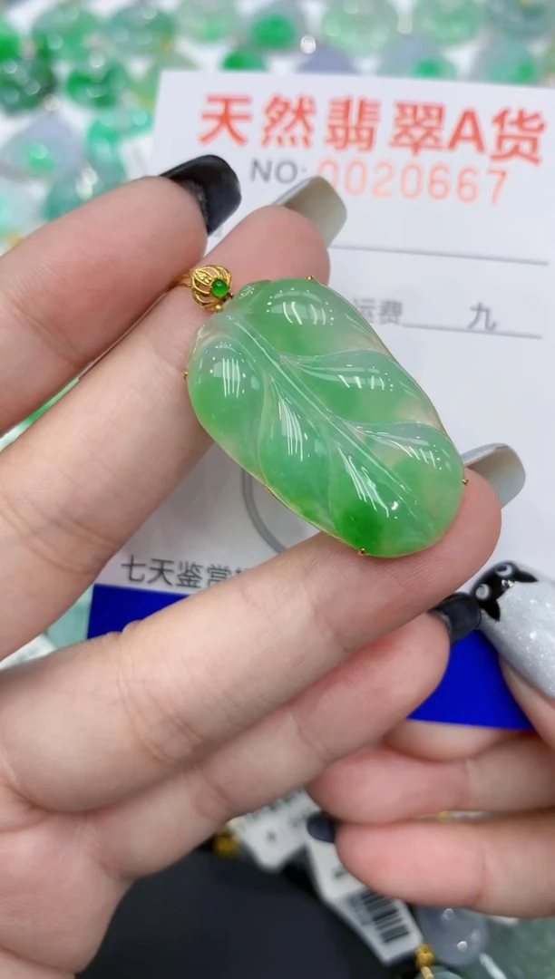 翡翠18K金镶嵌颈饰111111111111