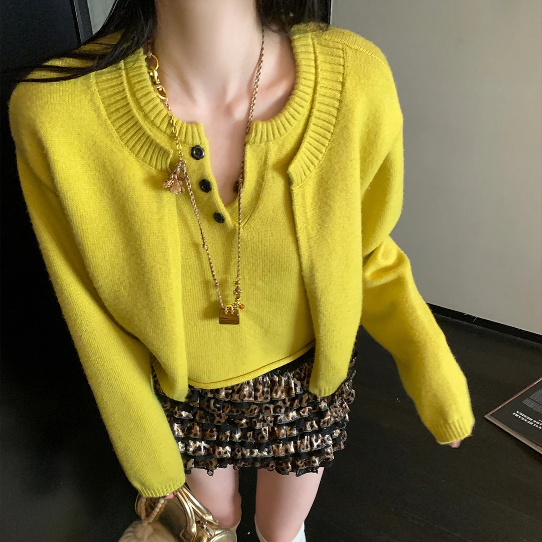 假两件针织衫女秋冬季新款短款慵懒风软糯毛衣圆领长袖上衣