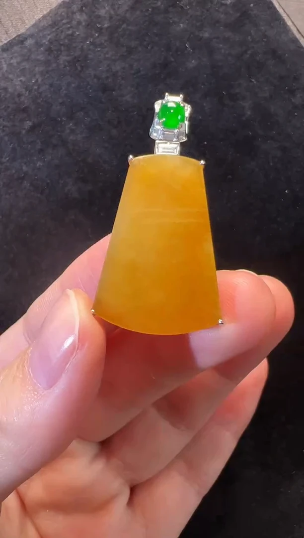 吊坠(不含链)18K金镶嵌翡翠高冰黄翡无事牌吊坠