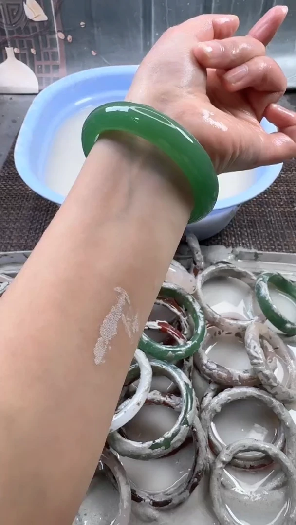 【闪购商品】石英质玉手镯未镶嵌65