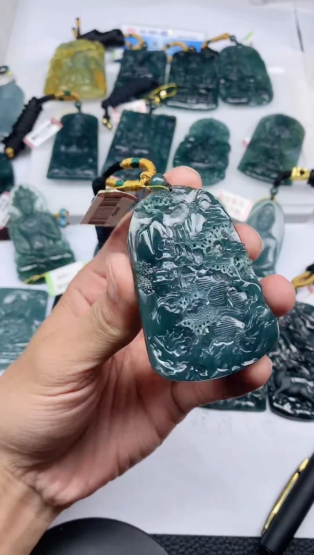颈饰未镶嵌翡翠
