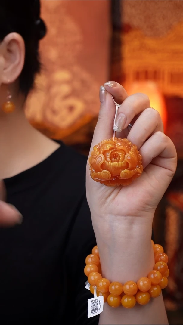 琥珀吊坠(赠链)未镶嵌天然琥珀蜜蜡牡丹花吊坠