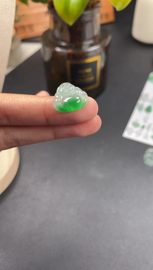 翡翠未镶嵌颈饰翡翠冰种佛公