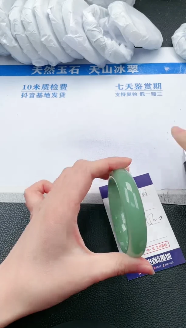 【闪购商品】石英质玉手镯未镶嵌L143