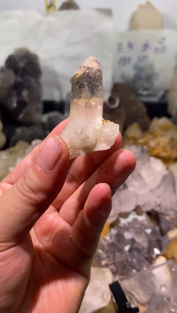 水晶珠宝半成品未镶嵌38号高透金口河晶簇