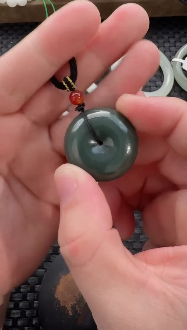 颈饰未镶嵌和田玉且末蓝平安扣