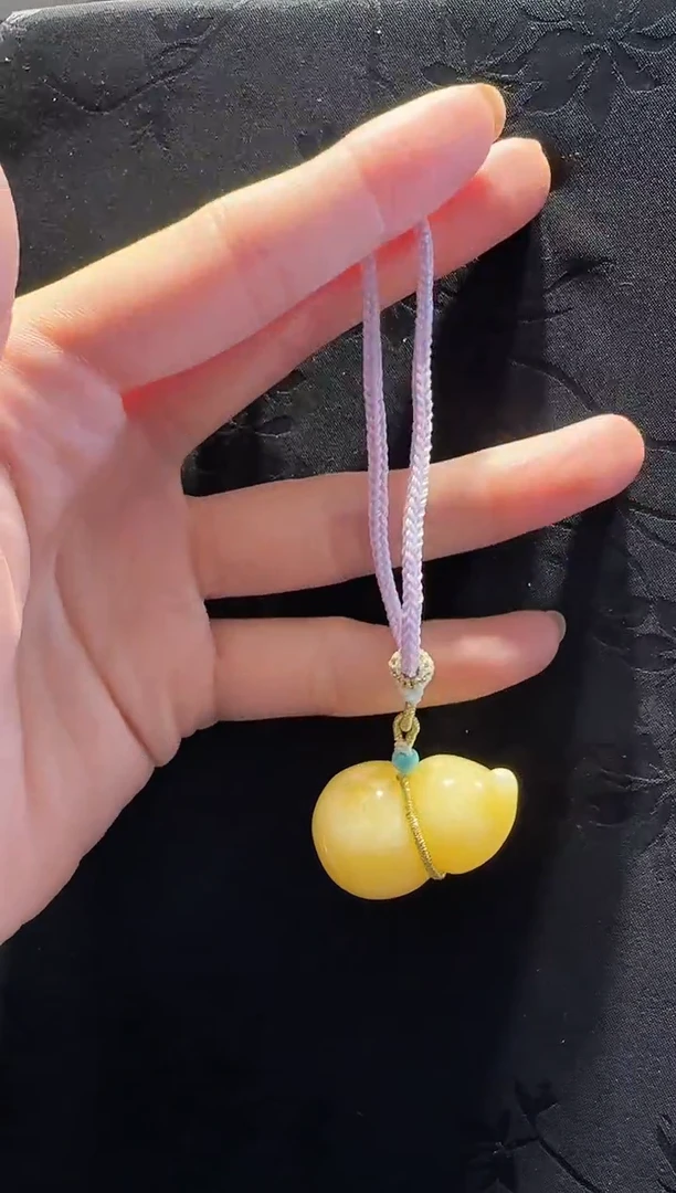 蜜蜡颈饰未镶嵌葫芦33.7*20.2mm