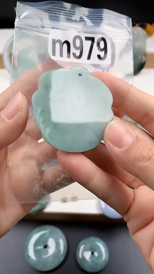 颈饰未镶嵌翡翠天然翡翠吊坠挂件