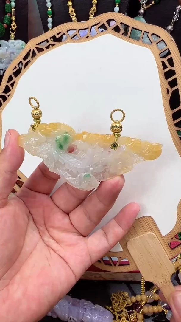 颈饰未镶嵌翡翠吊坠