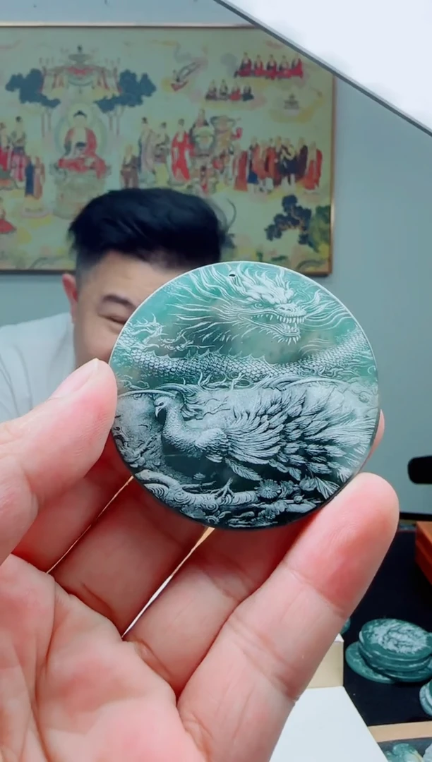翡翠未镶嵌颈饰多样性发其一