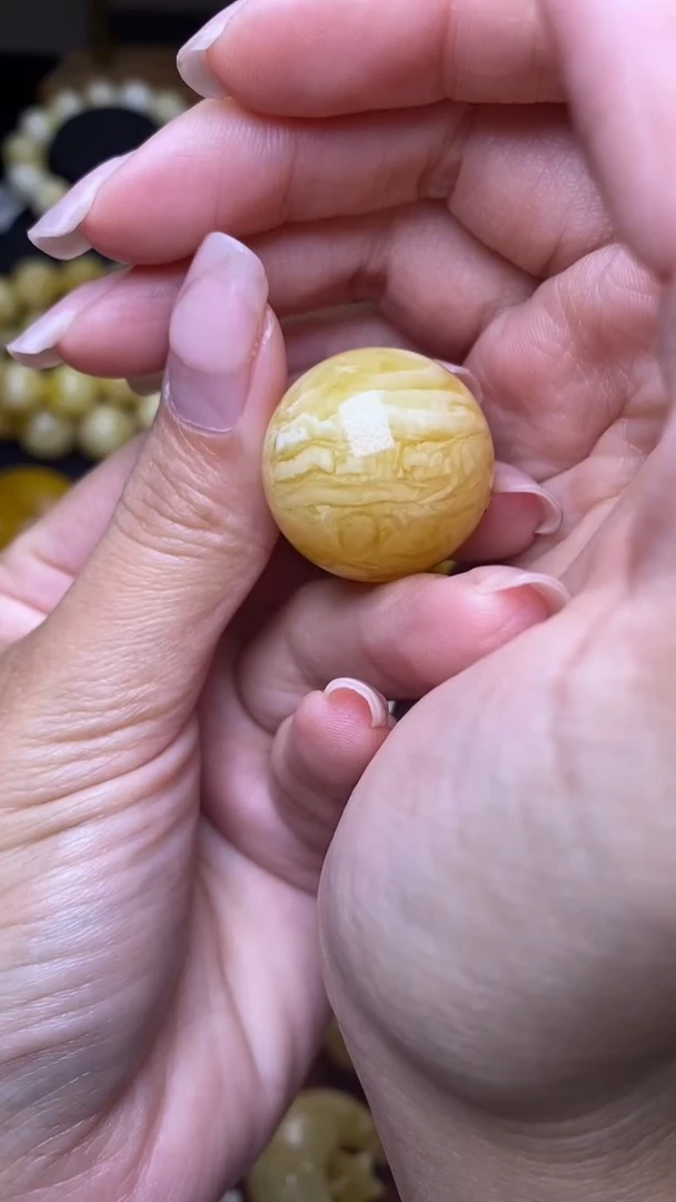 未镶嵌琥珀裸石葵. 67