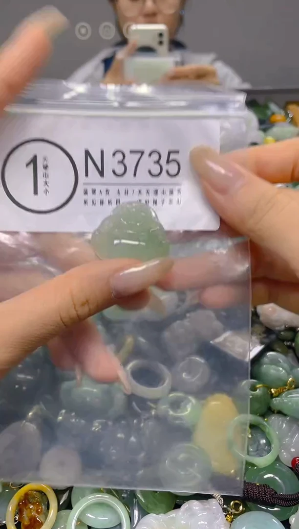 颈饰未镶嵌翡翠/ N /翡翠A货，一件也是批发价