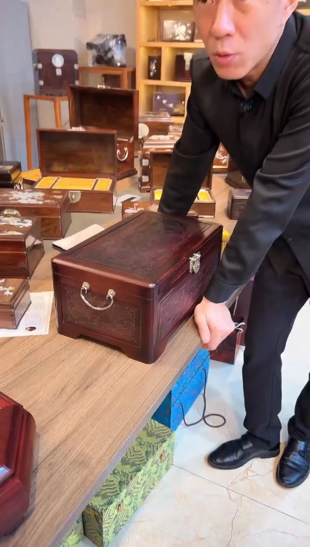 【闪购商品】红酸枝木类成套家具巴里黄檀  雕花龙凤彩礼箱