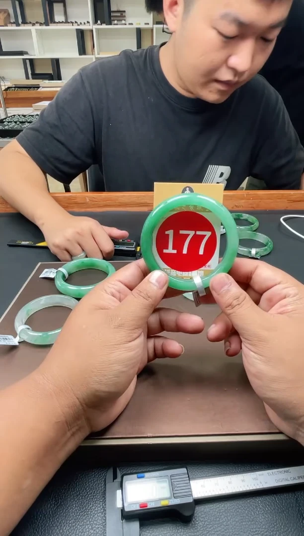 未镶嵌手镯石英质玉60+177