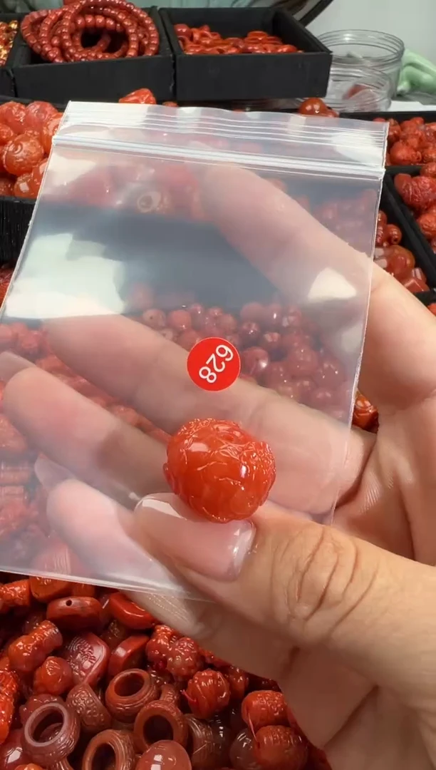 南红玛瑙未镶嵌颈饰1