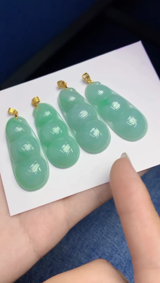 翡翠未镶嵌颈饰多样发其一