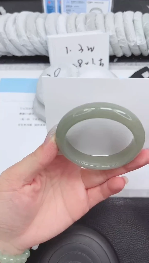 未镶嵌手镯石英质玉191-52.4