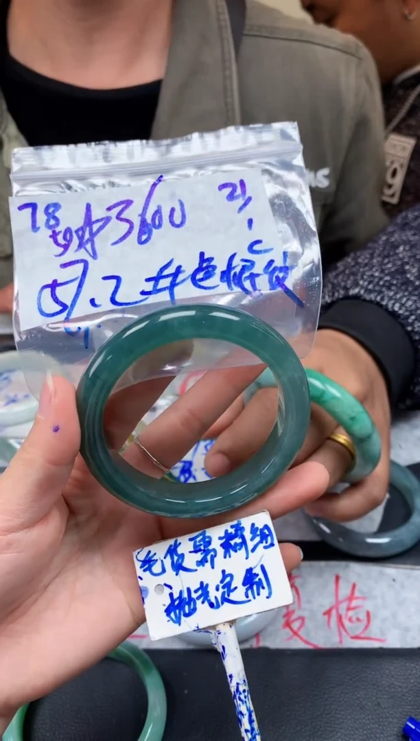 【闪购商品】定制翡翠未镶嵌78毛货需精细抛光手镯多样性拍一发一