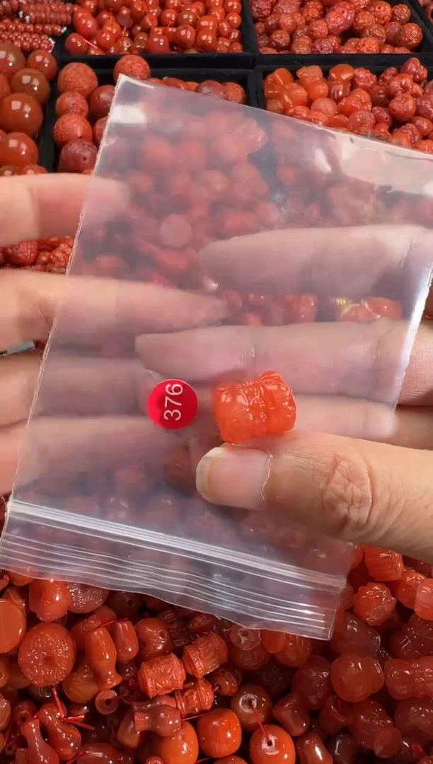 南红玛瑙未镶嵌颈饰1