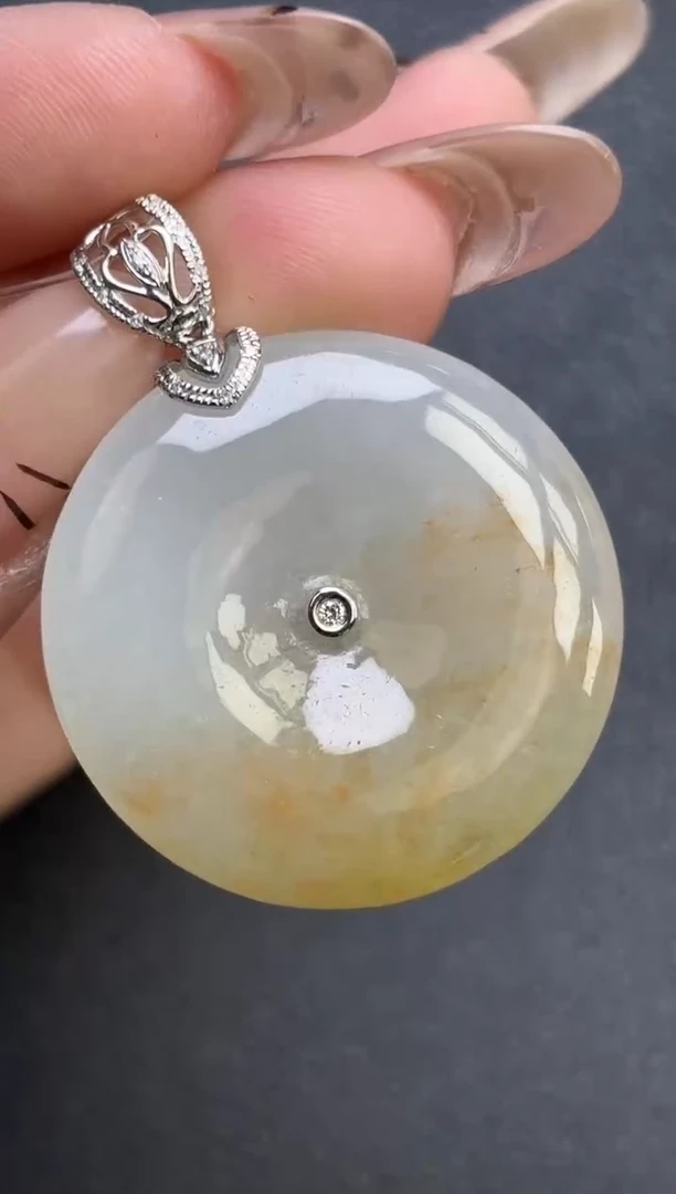 颈饰18K金镶嵌翡翠平安扣