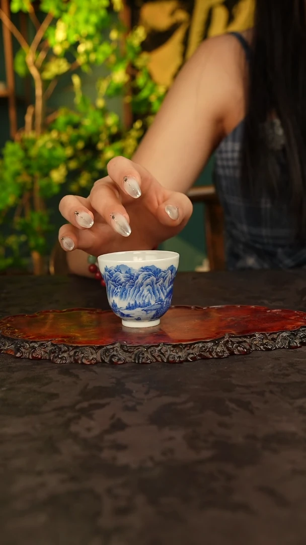 青花手绘山水主人杯