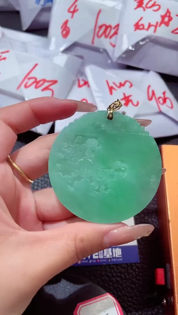 颈饰18K金镶嵌翡翠20260104